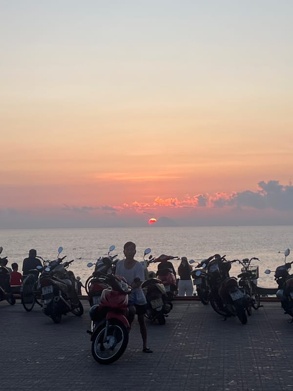 Sunset photography and daily activities captured at Nha Trang beach