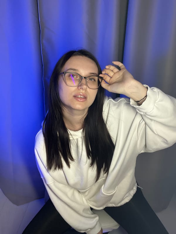 Woman poses for indoor photo series in Tyumen apartment