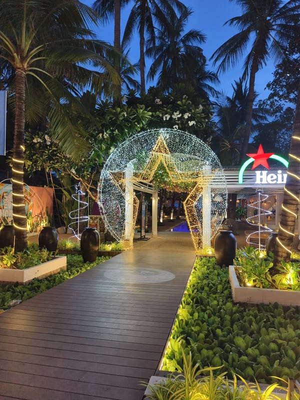 Nha Trang Ward displays festive lighting and sand sculptures