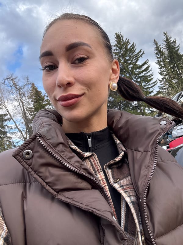 Woman photographed outdoors in Chaikovsky, Russia