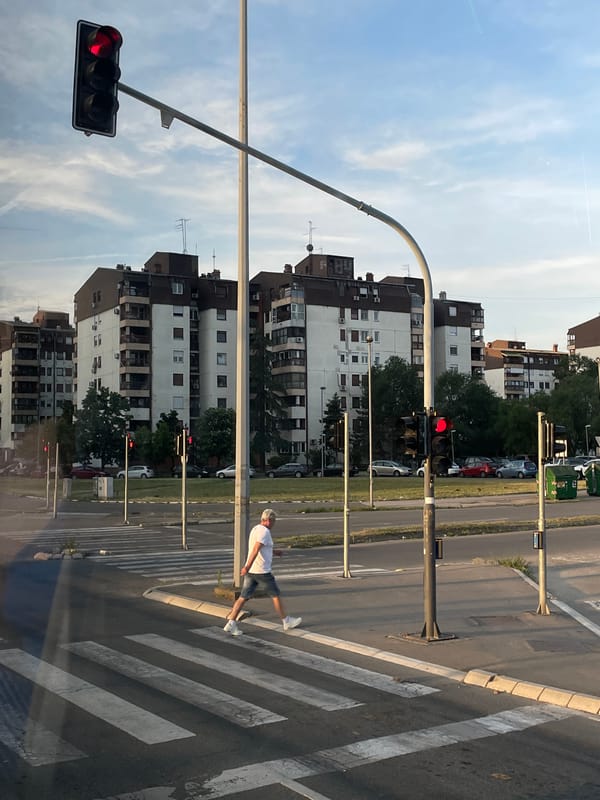 Morning street scenes documented across Belgrade intersections