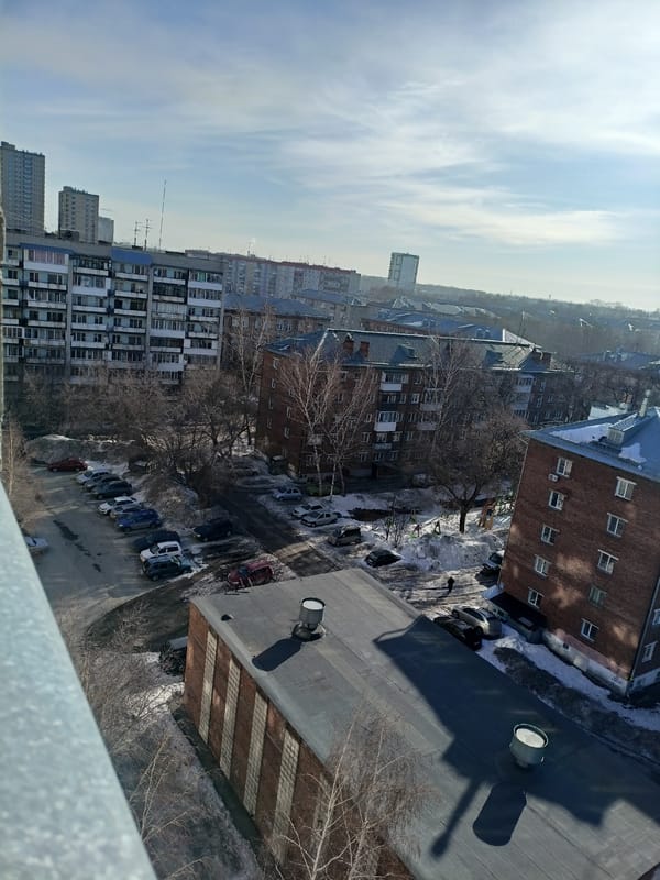 Winter scenes documented in Novosibirsk residential neighborhood