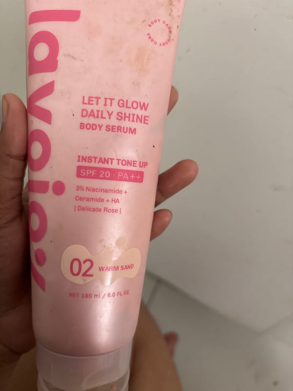 Jakarta resident shares quiet evening moments with cat, beauty routine
