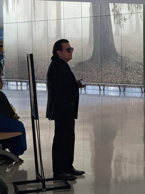 Suited man spotted at Kenner airport terminal