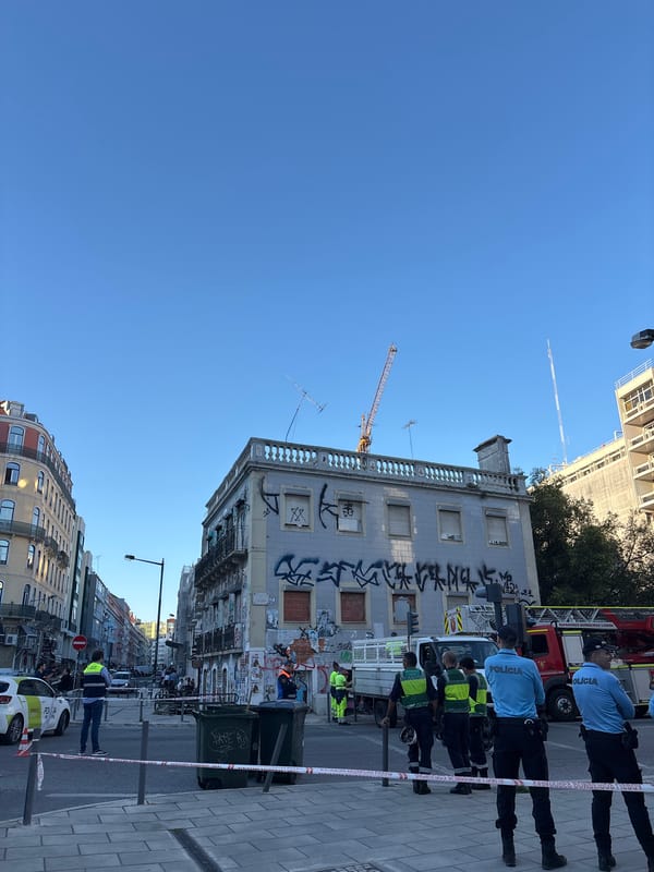 Police cordon off Lisbon street with emergency response