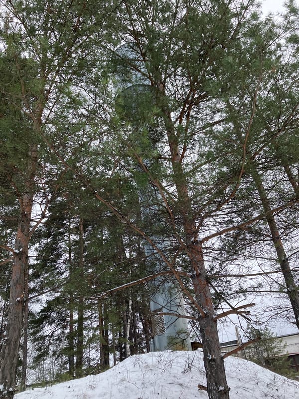 Heavy snow blankets Noviy, Russia in mid-April