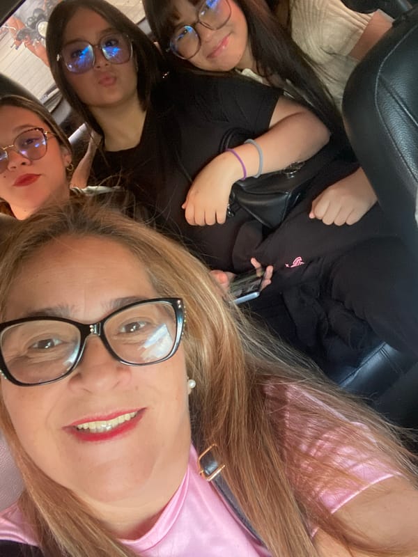 Group selfie session in a car on Turmero streets