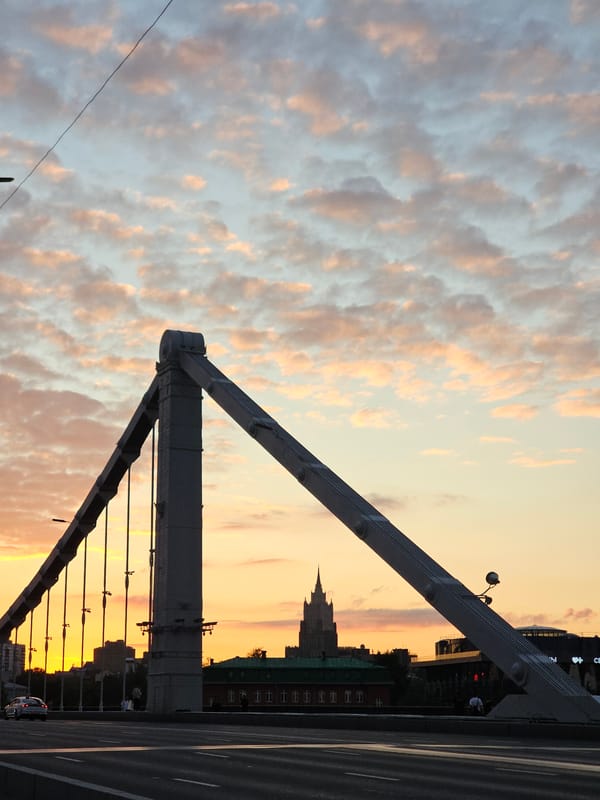 Golden hour along the Moskva River and its landmarks