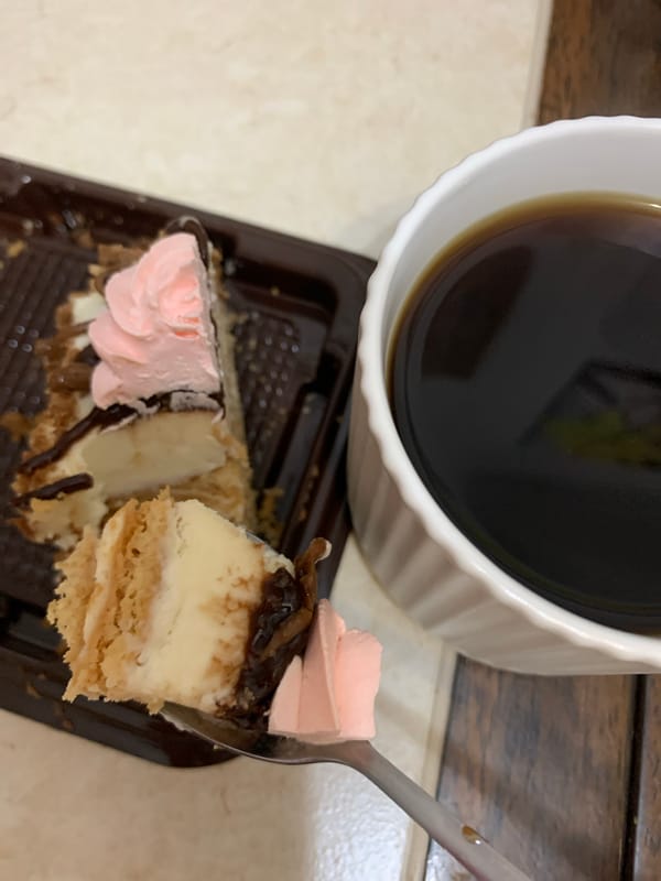 Coffee, cheesecake, and a diamond painting project in Kapyĺ