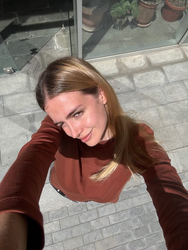 Woman documents morning with selfies across Tbilisi locations