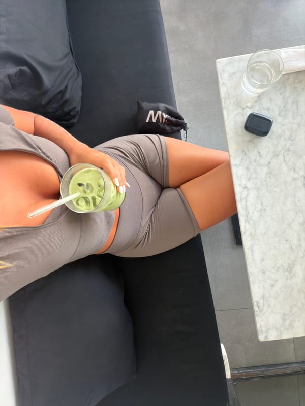 Late night dining scene captured at Mengwi cafe