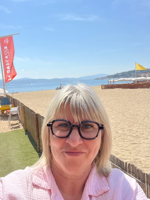 Woman photographed at beach, restaurant, indoor location in Sainte-Maxime