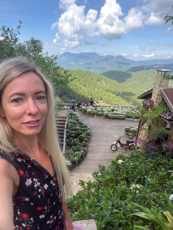 Selfies among Da Lat's green hills and mountain views