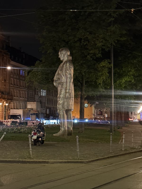 Evening observations across central Munich capture urban nightlife scenes