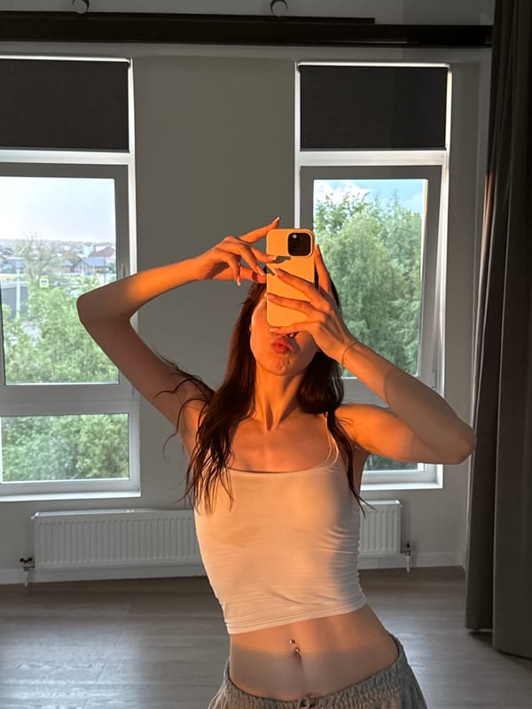 Mirror selfies and a moody sunset in Zakharovo