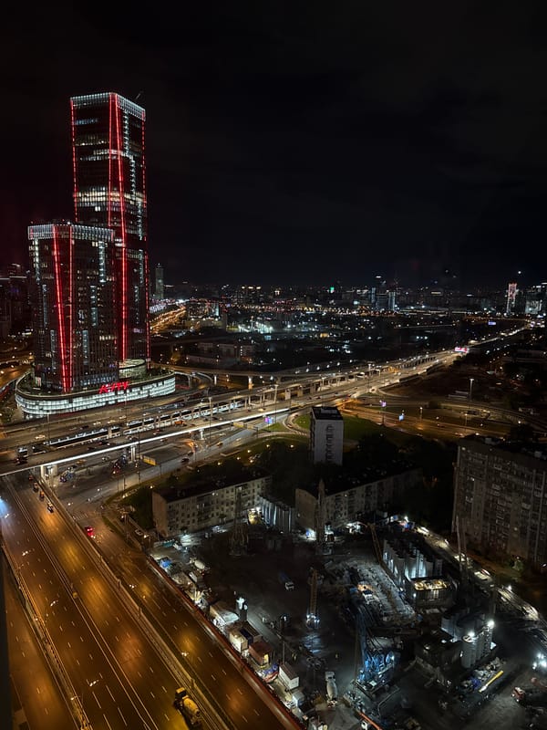 Nighttime highway traffic and construction site documented in Khimki