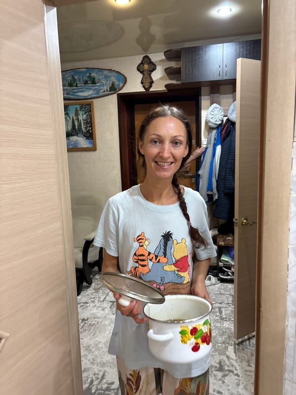 Domestic moments captured in Ulyanovsk home over one minute