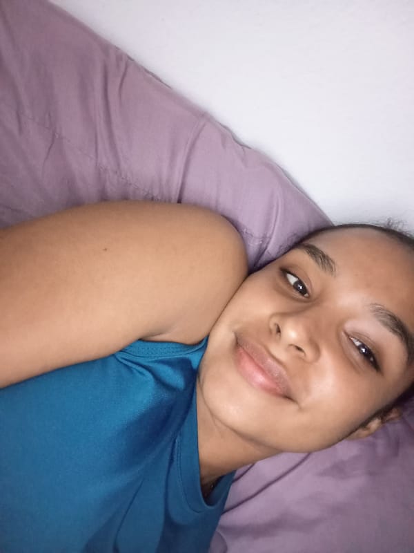 Woman photographed in casual portrait session in Juan Griego