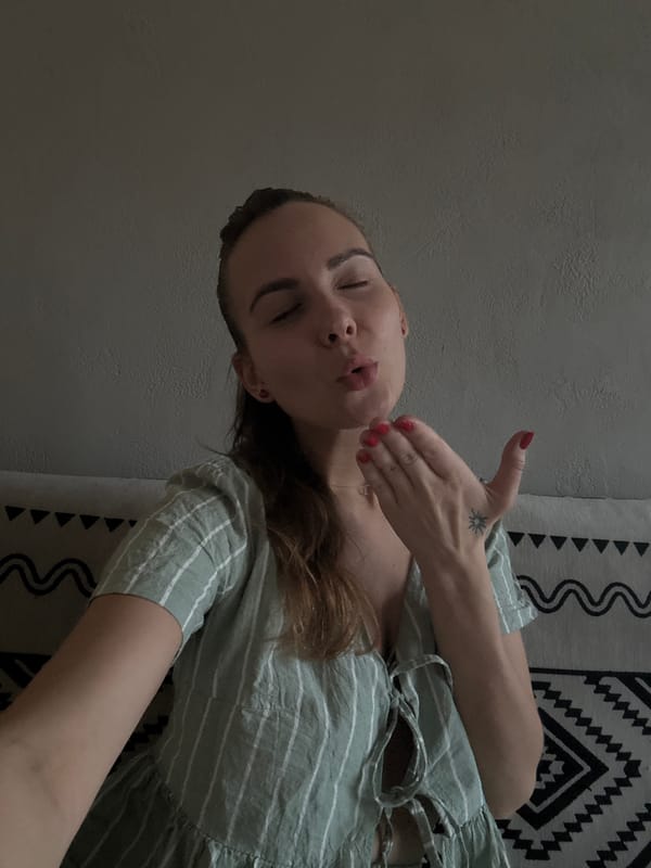 Quiet afternoon moments with cats and selfies in Zheleznogorsk