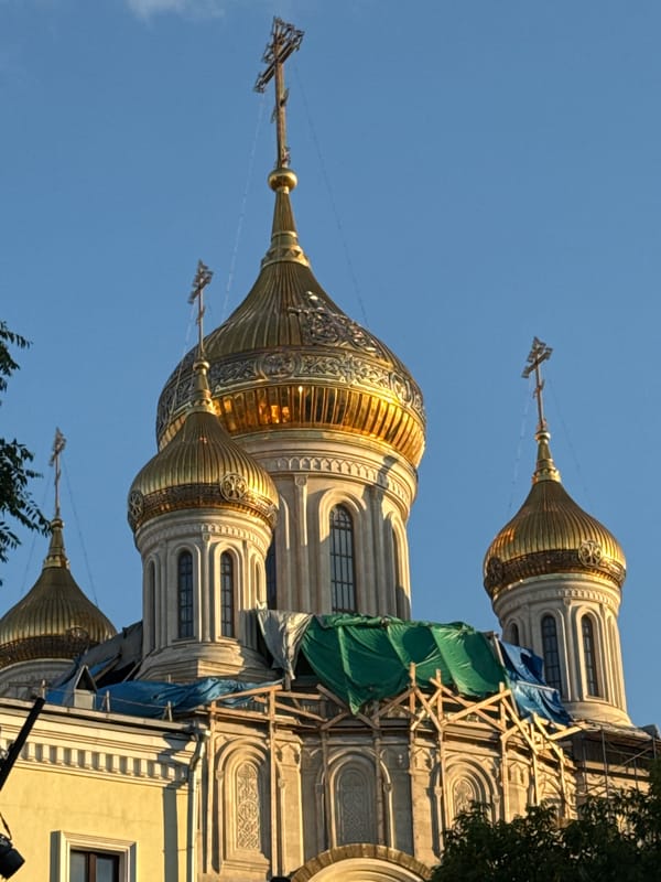 Golden domes and street details across central Moscow