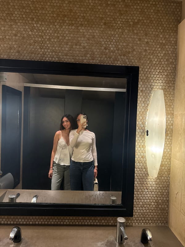 Diner documents Cheesecake Factory visit in Mexico City