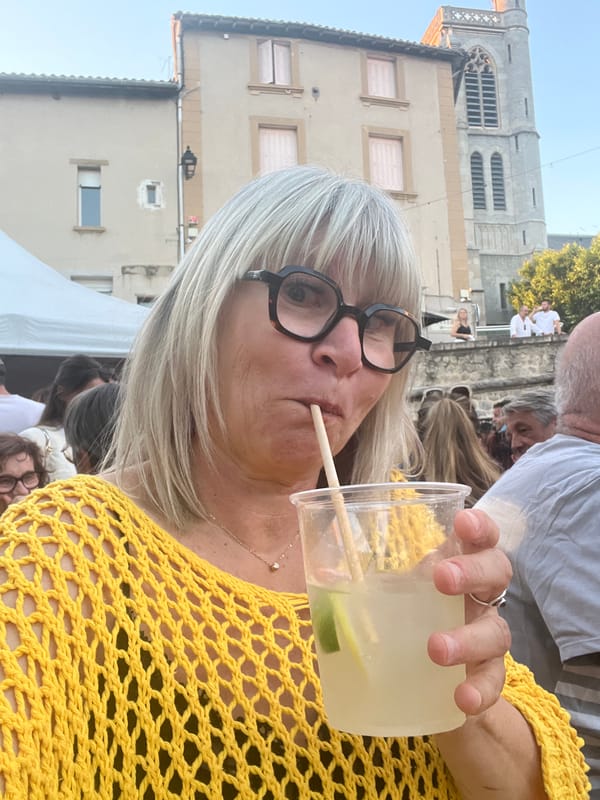 Evening social gathering captured in Saint-Galmier outdoor dining scene
