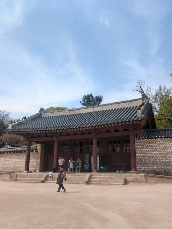 Early morning Seoul street scenes captured across city