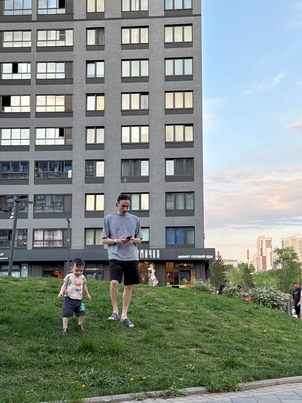Weekend afternoon life captured across Izhevsk residential district