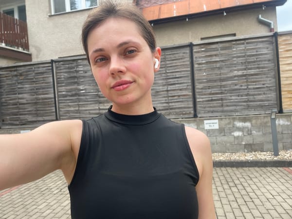 Honey cake and a striking wooden building in Vrchlabí