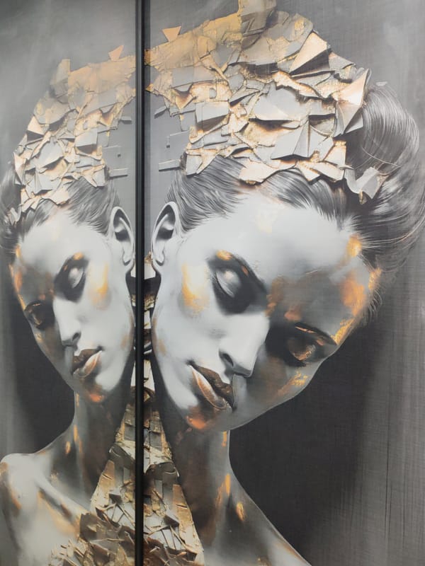 Abstract women portraits with metallic accents spotted in Kudrovo