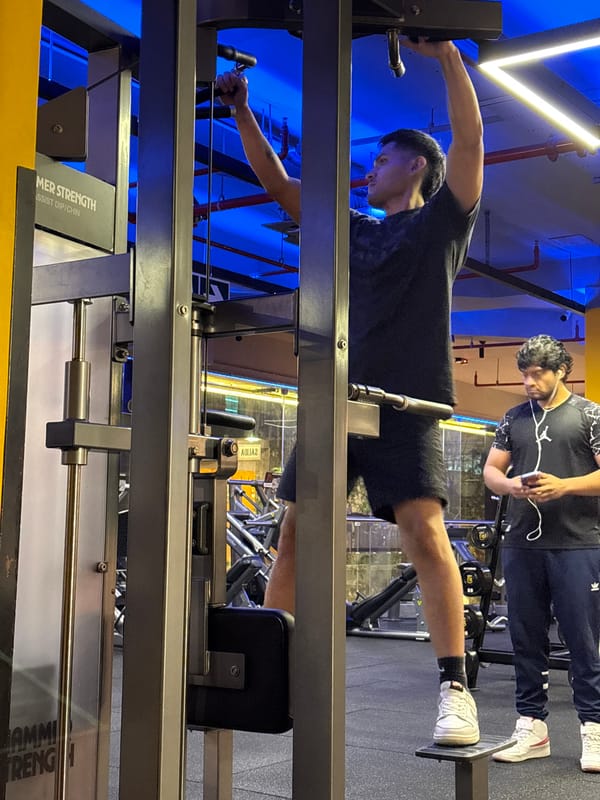 Late night gym session captured in San Isidro