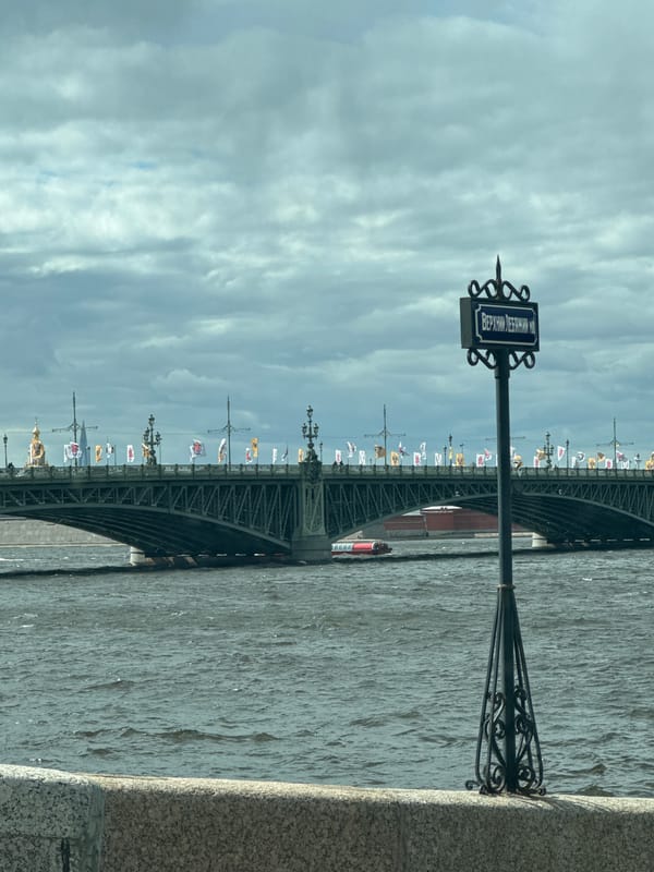 Tourist captures brief journey through historic Saint Petersburg landmarks