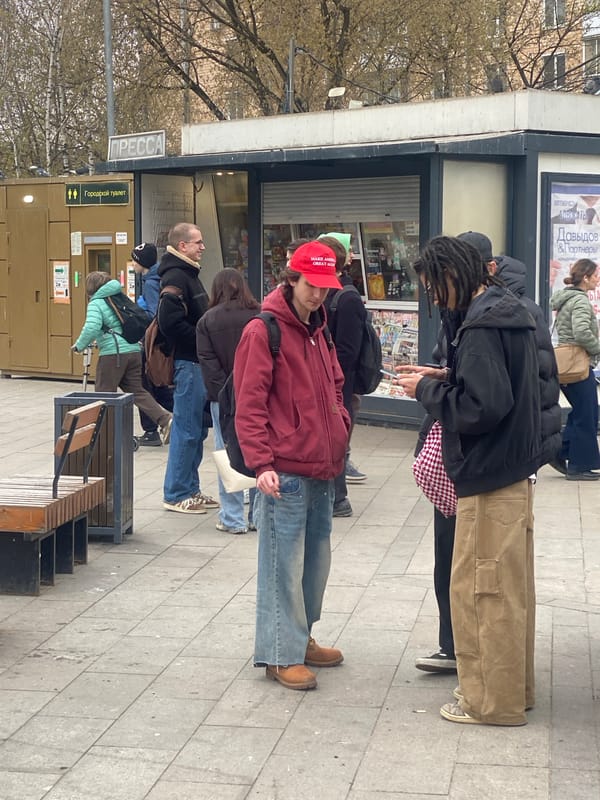 Daily life moments captured across Moscow during lunch hour