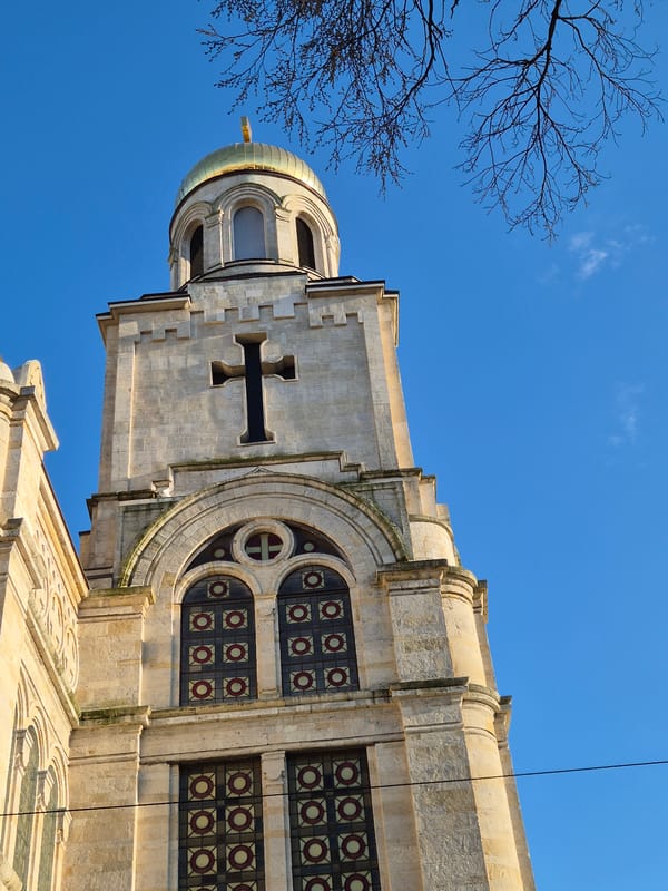 Aircraft sighting and barber shop interior documented in Varna