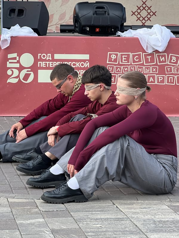 Blindfolded sit-in and a loose Pomeranian in Saint Petersburg