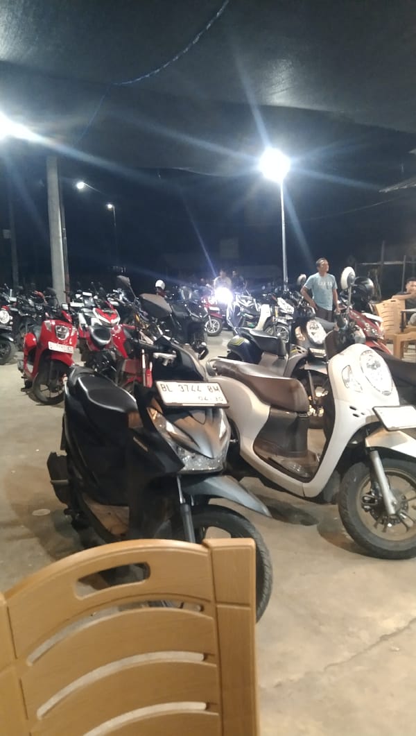 Busy evening at a roadside warung in Keude Trienggadeng