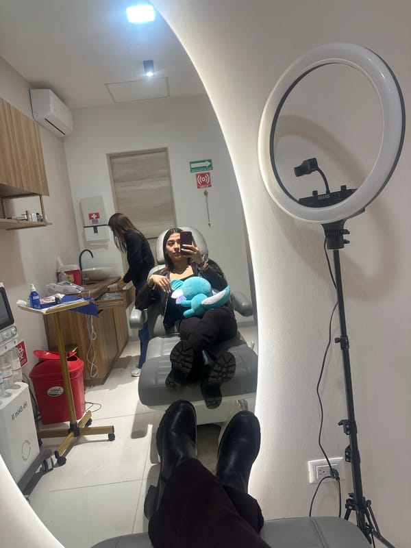 Woman takes selfie during apparent medical procedure in Puebla