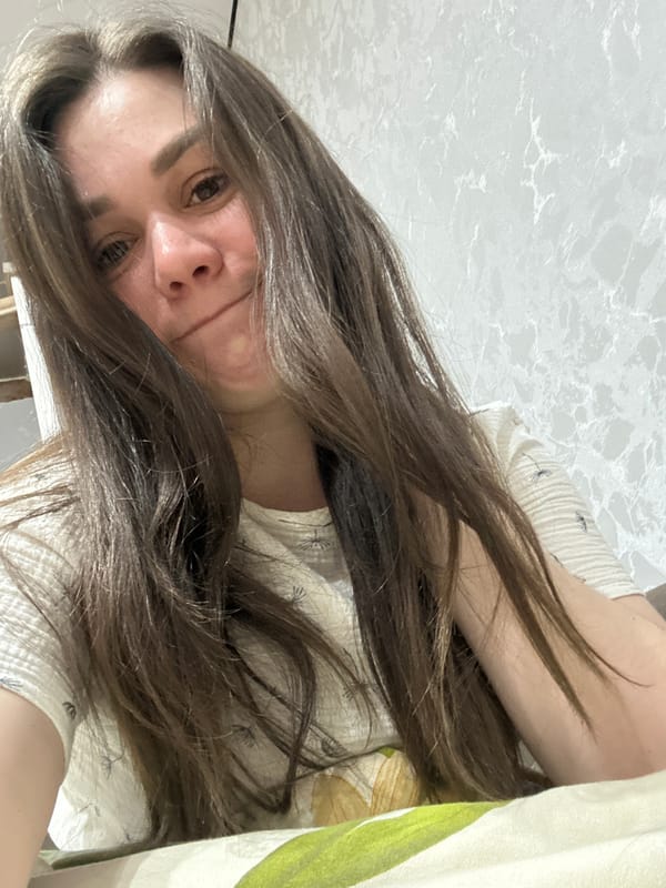Woman's evening routine documented in Chaikovsky home