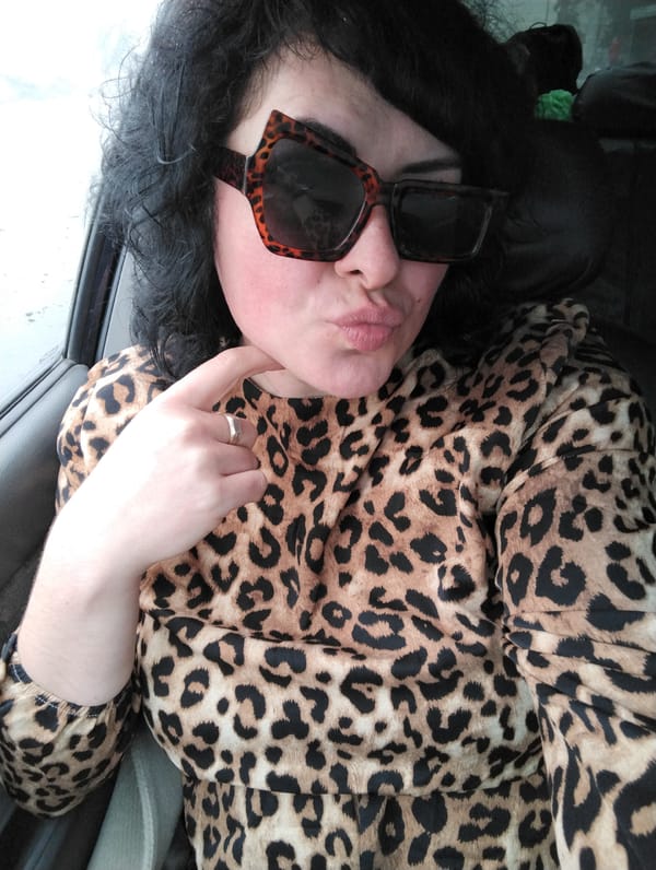 Woman takes leopard print selfie in Votkinsk car