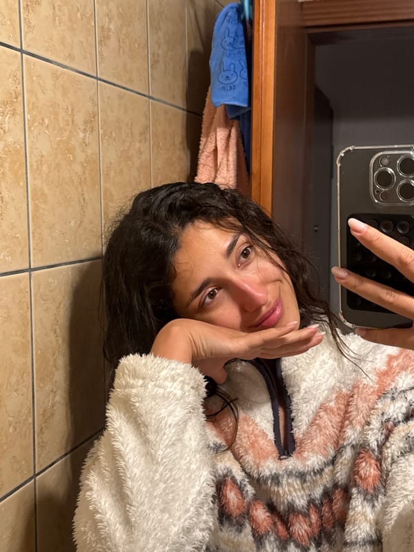 Evening selfies and skincare routine documented in Sutomore home
