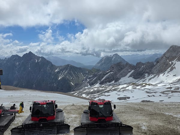 Snow groomers, tourists spotted at Zugspitze mountain resort