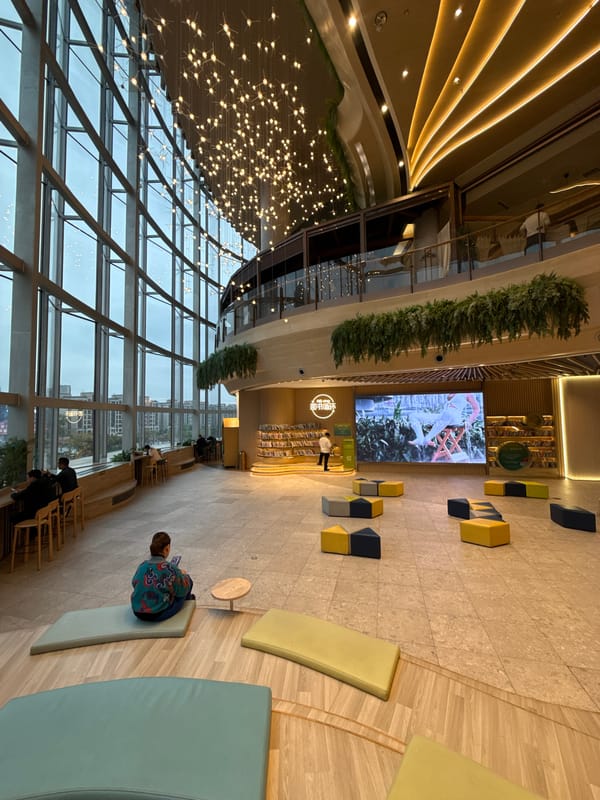 Morning life documented at Liangjiang's modern commercial complexes