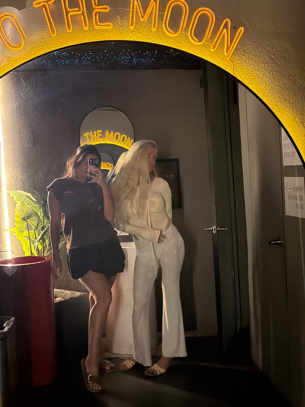 Bar hangout in North Kuta with selfies and messages