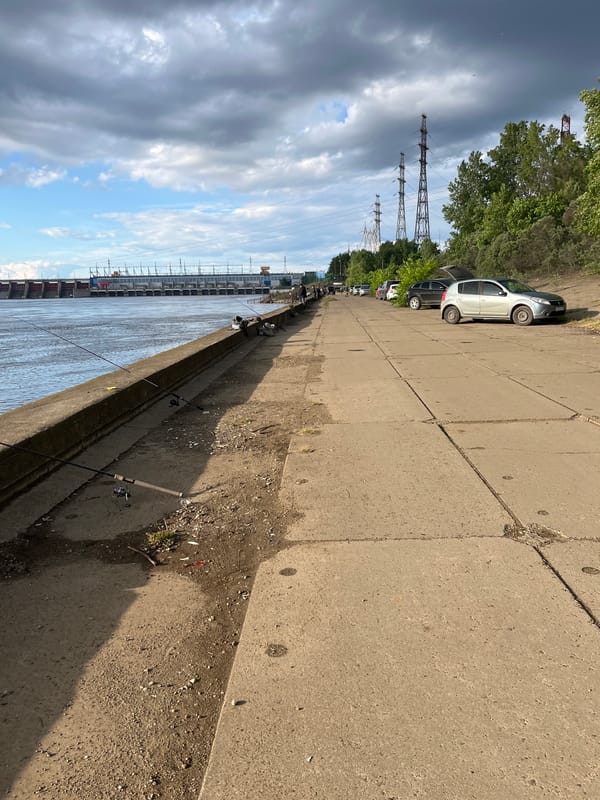 Casual afternoon moments captured around Chaikovsky, Russia waterfront