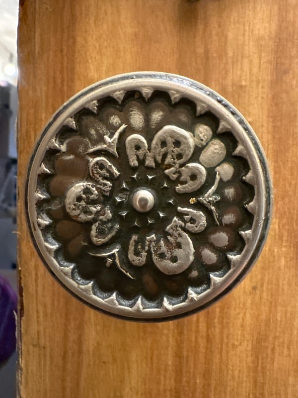 Witness documents household details in brief photography session, Vitsebsk