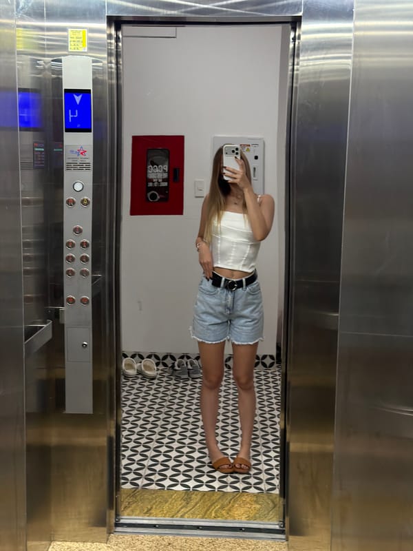 Elevator selfie session in Đà Nẵng, multiple angles