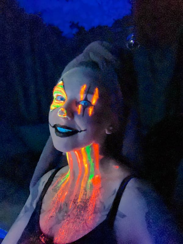 Person in colorful clown makeup spotted in Noviy, Russia