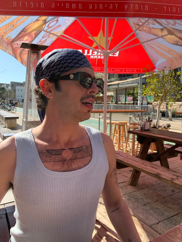 Outdoor seafood dining captured at Tel Aviv restaurant