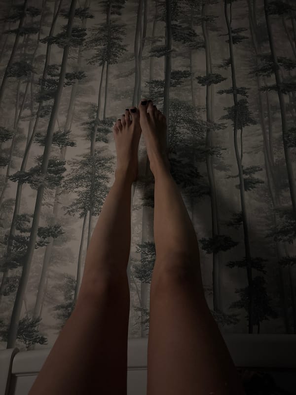 Everyday moments captured in Krasnoyarsk during afternoon hours