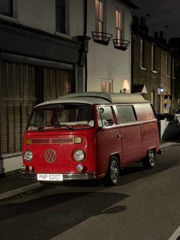 London street scenes documented during five-minute evening timespan